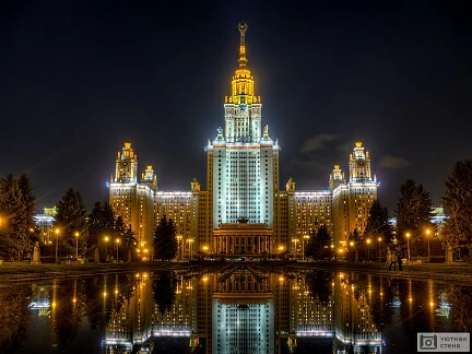 МГУ Имени М. В. Ломоносова ночью, Москва