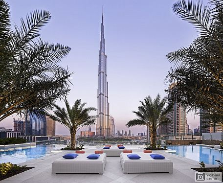 Фотообои Красивый отель с видом на Бордж-Халифу, Дубаи