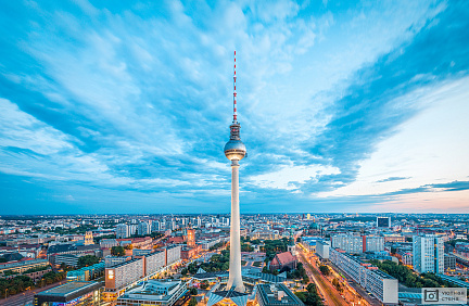 Фотообои Телебашня Берлина и наступающие сумерки