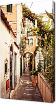Красивая улочка в городе Минори. Италия