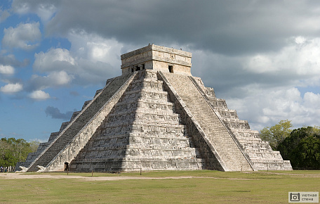 Храм Кукулькан, пирамида в Чичен-Ица, Юкатан, Мексика
