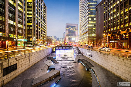 Фотообои Водные каналы вечернего Сеула. Южная Корея