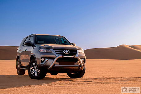 Toyota Fortuner в африканской пустыне
