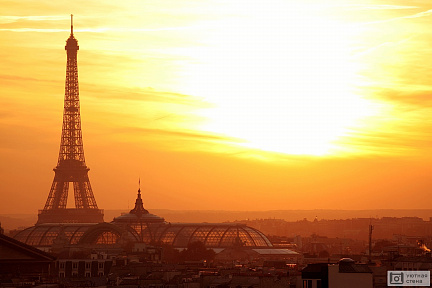 Фотообои Эйфелева башня на закате. Париж. Франция