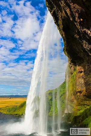 Водопада Селйяландсфосс (Seljalandsfoss) в Исландии
