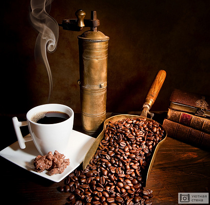 Чашка кофе, кофе в зернах