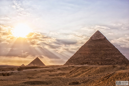 Фотообои Силуэты Египетских пирамид на горизонте