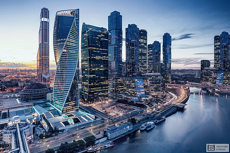 Башня Эволюция и небоскребы Москва-Сити