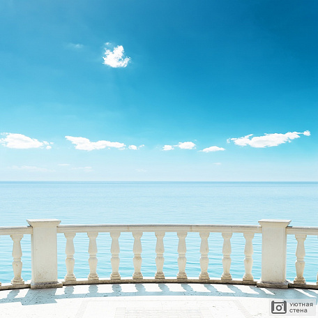 Балкон с видом на спокойное море