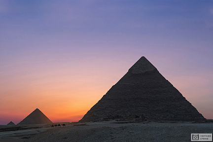 Фотообои Пирамиды на фоне заходящего солнца