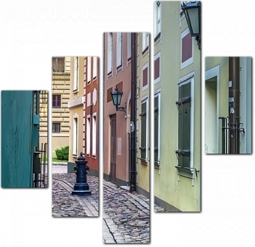 Узкая улица в старой Риге. Латвия