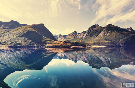 Фотообои Зеркальное озеро Норвегии