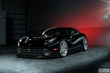 Чёрная Ferrari F12 Berlinetta