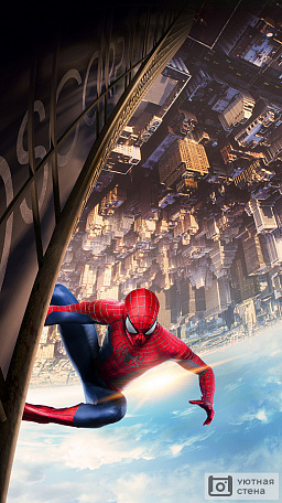Человек-паук скользит по небоскребу