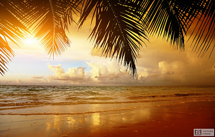 Закат на пляже Карибского моря