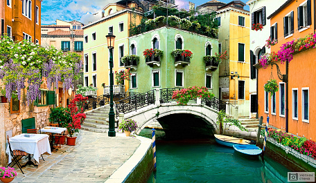 Фотообои Маленькое кафе у канала Венеции