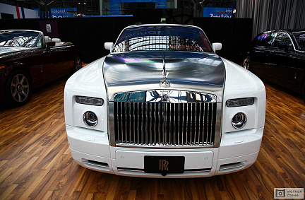 Белый Rolls Royce