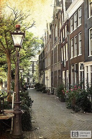 Фонарь на старой улочке Амстердама, Нидерланды