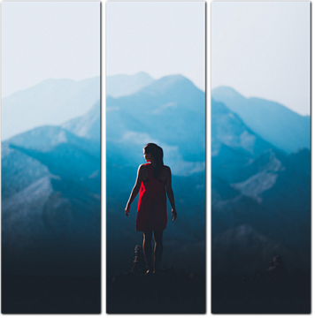 Девушка в красном платье в горах