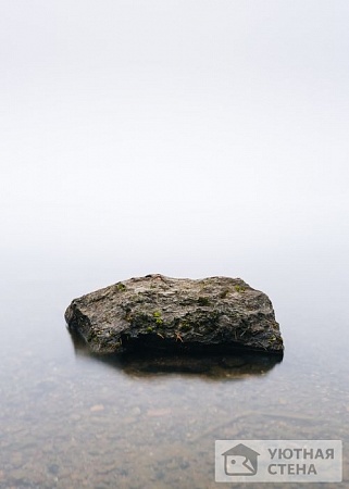 Камень в воде