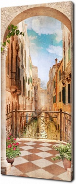 Балкон с аркой с видом на узкий канал Венеции