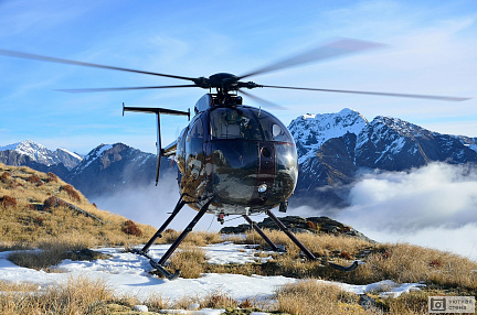 Вертолет на вершине горы