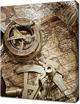 Винтажный натюрморт с компасом на старой карте