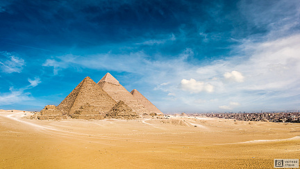 Старинные пирамиды на краю города