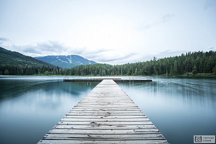Фотообои Деревянный пирс на озере