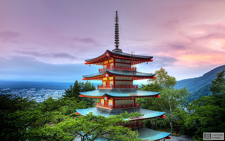 Фотообои Красная пагода Чурейто на закате, Япония