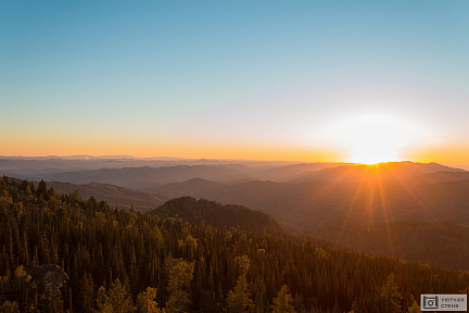 Фотообои Восход солнца над холмами