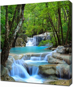 Водопад в Канчанабури (Kanchanaburi), Таиланд