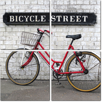 Красный велосипед на фоне черно-белой кирпичной стены
