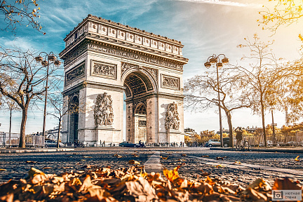 Фотообои Осенний пейзаж с Триумфальной аркой в Париже. Франция