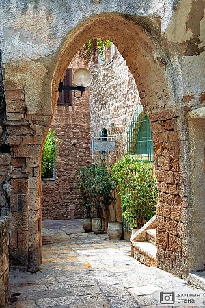 Старинная арка