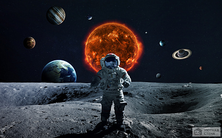 Космонавт на фоне солнечной системы
