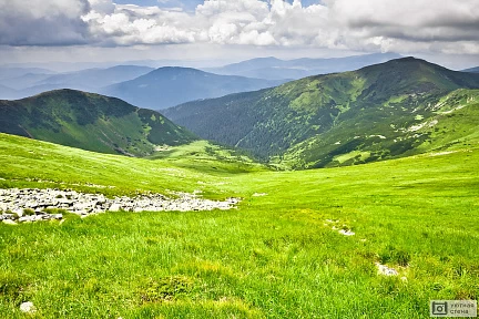 Красивый горный пейзаж в Карпатах