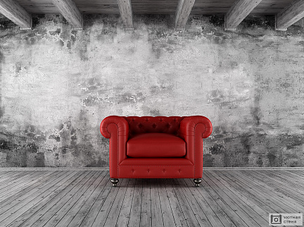 Гранж интерьер с красным классическим креслом