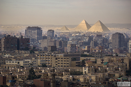 Фотообои Город на фоне пирамид