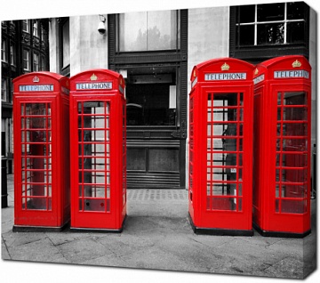 Красные телефонные будки Лондона на черно-белом фоне