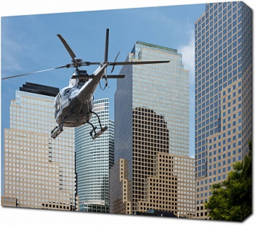 Вертолет на фоне зданий Манхэттена