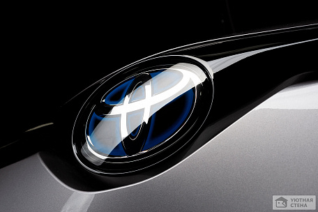 Крупный план логотипа Toyota