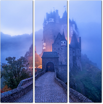Туманный пейзаж с замком Эльц