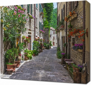 Итальянская улица в небольшом городке Тосканы