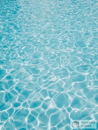 Блики воды в бассейне