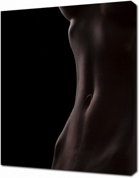 Красивое женское тело на черном фоне