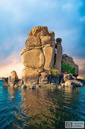 Скалы на побережье Красного моря