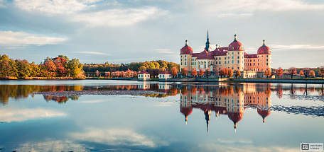 Фотообои Утренний замок Морицбург в отражении озера