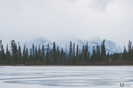 Фотообои Замерзшее синее озеро