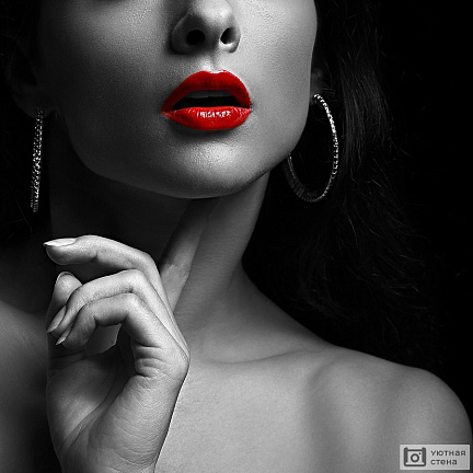 Портрет сексуальной женщины с красными губами